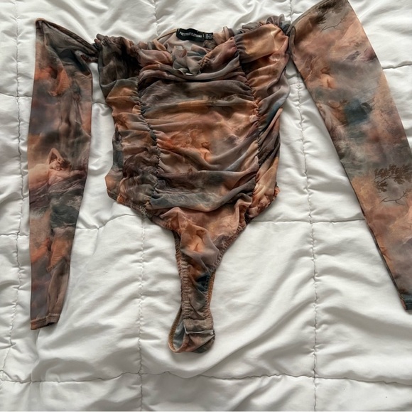 PrettyLittleThing Renaissance Ruched Off-Shoulder Bodysuit - Picture 3 of 6